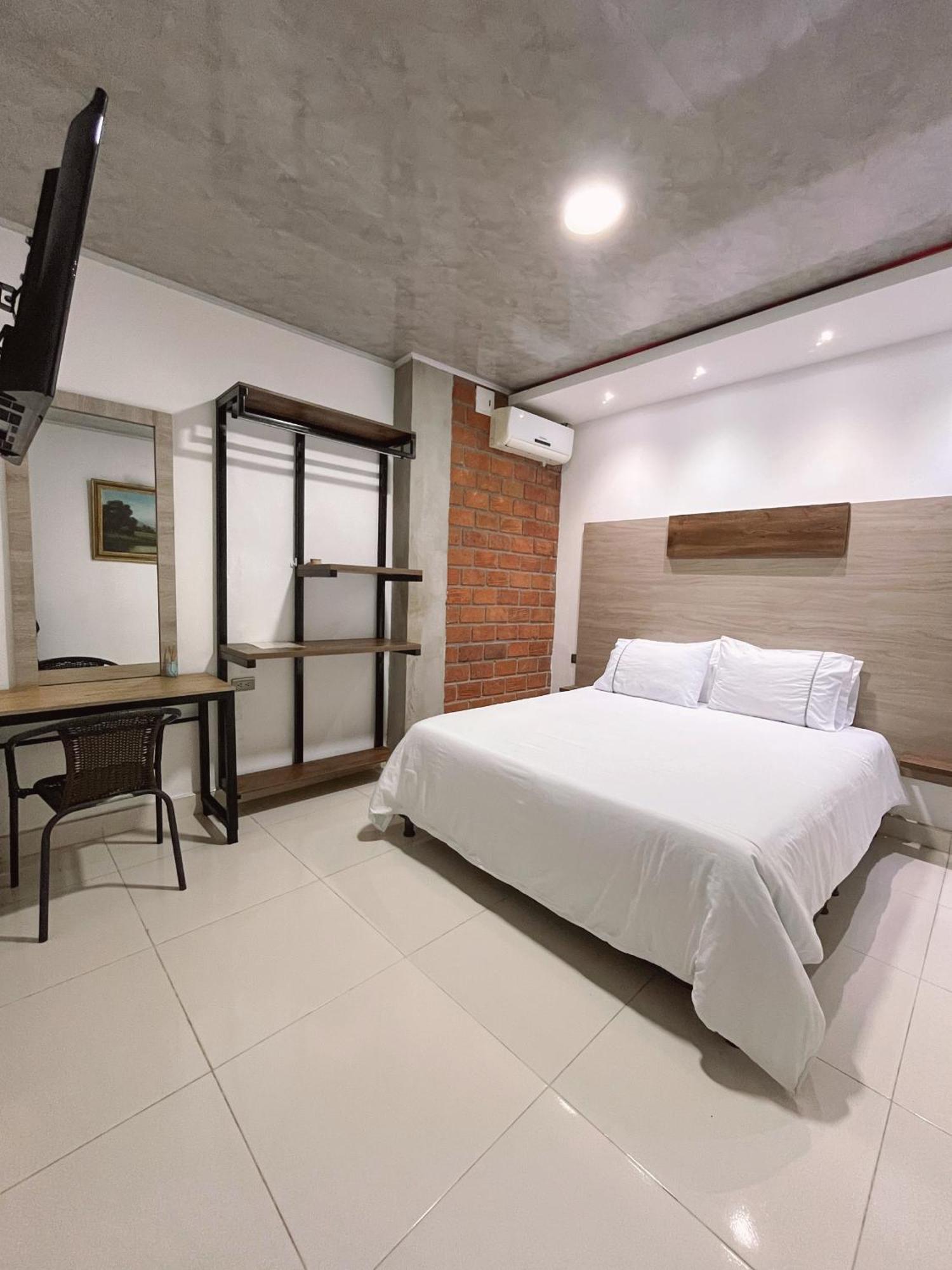 אגוואצ'יקה Hotel Light Plaza מראה חיצוני תמונה