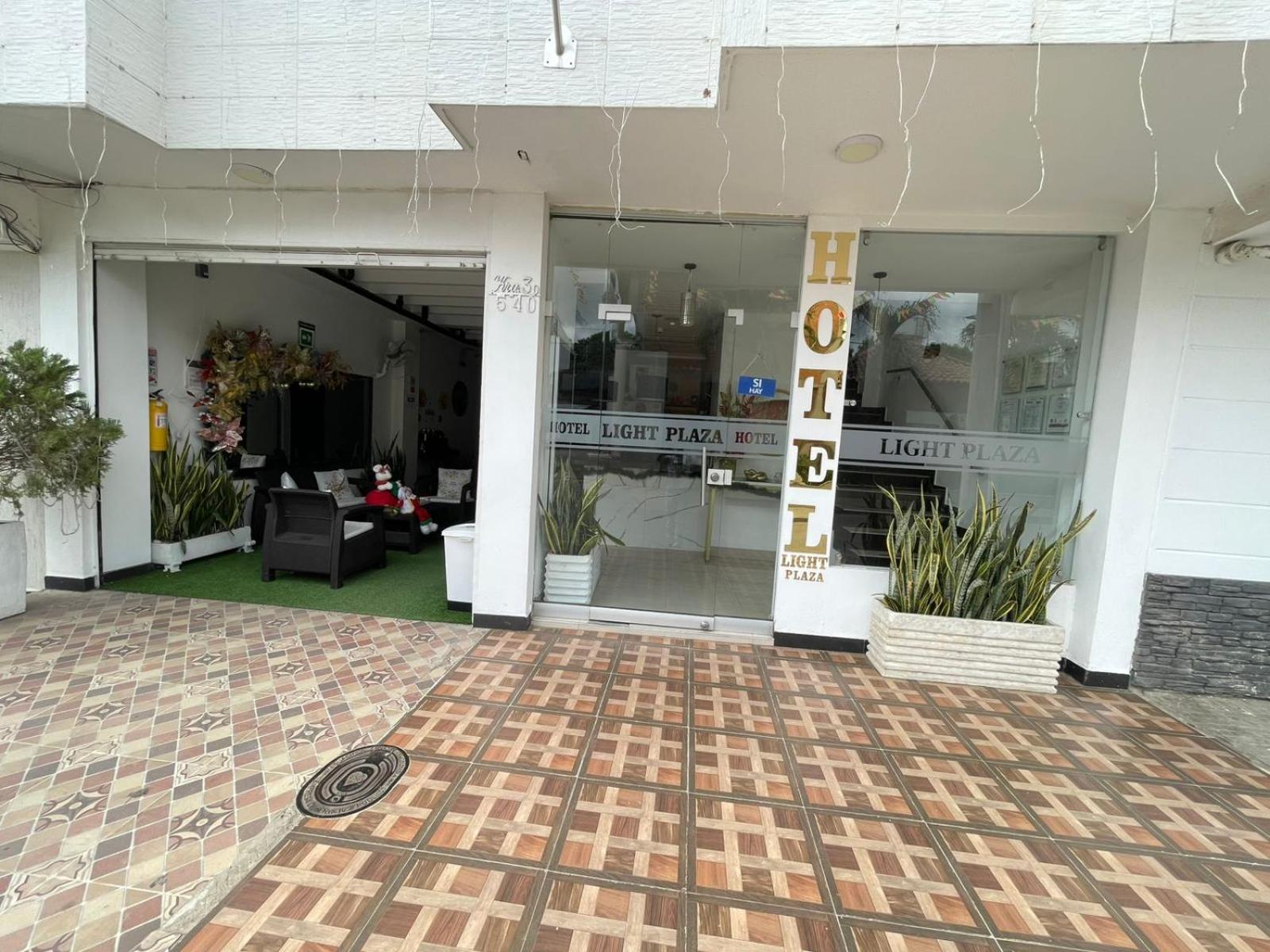 אגוואצ'יקה Hotel Light Plaza מראה חיצוני תמונה