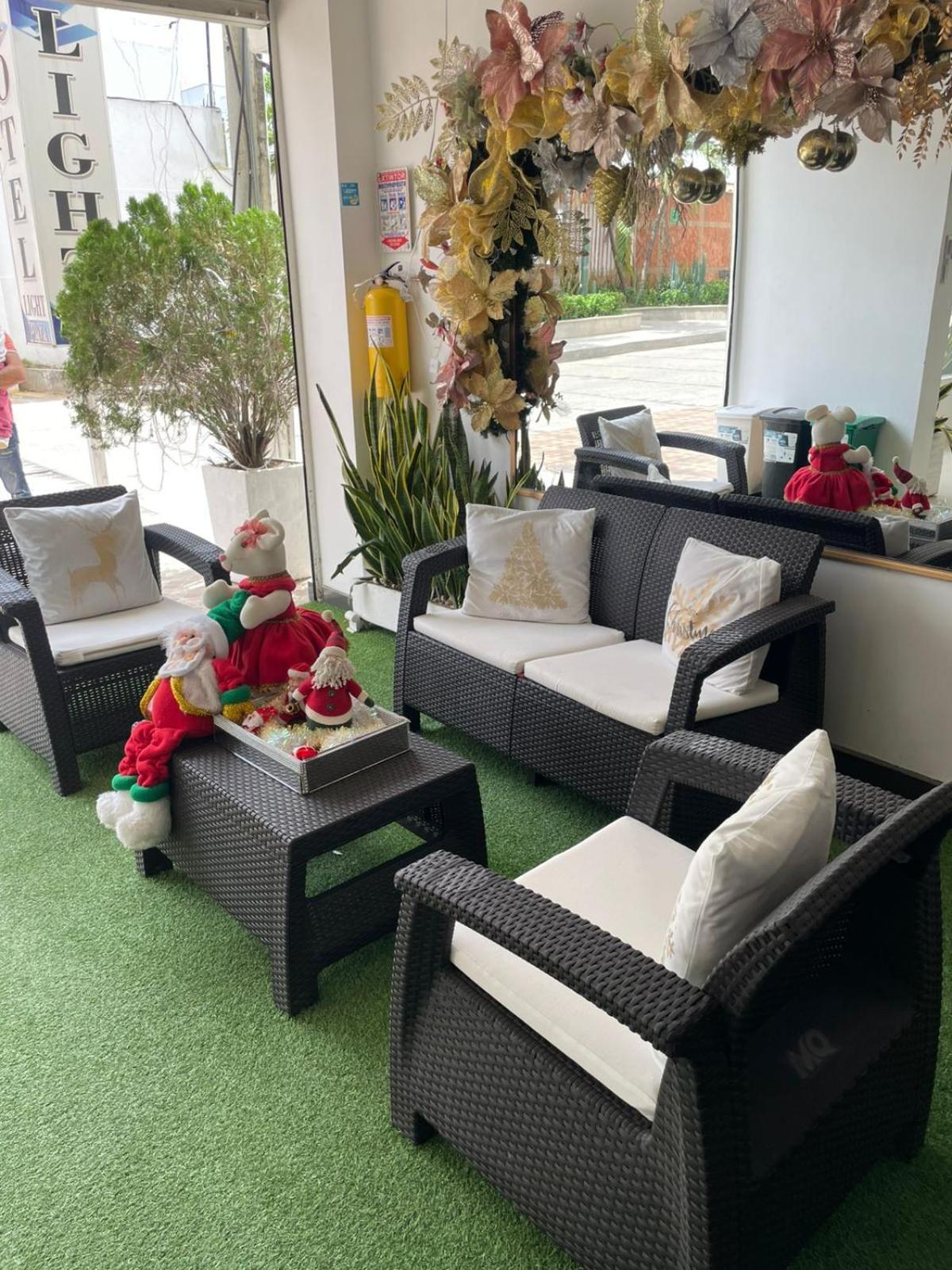 אגוואצ'יקה Hotel Light Plaza מראה חיצוני תמונה