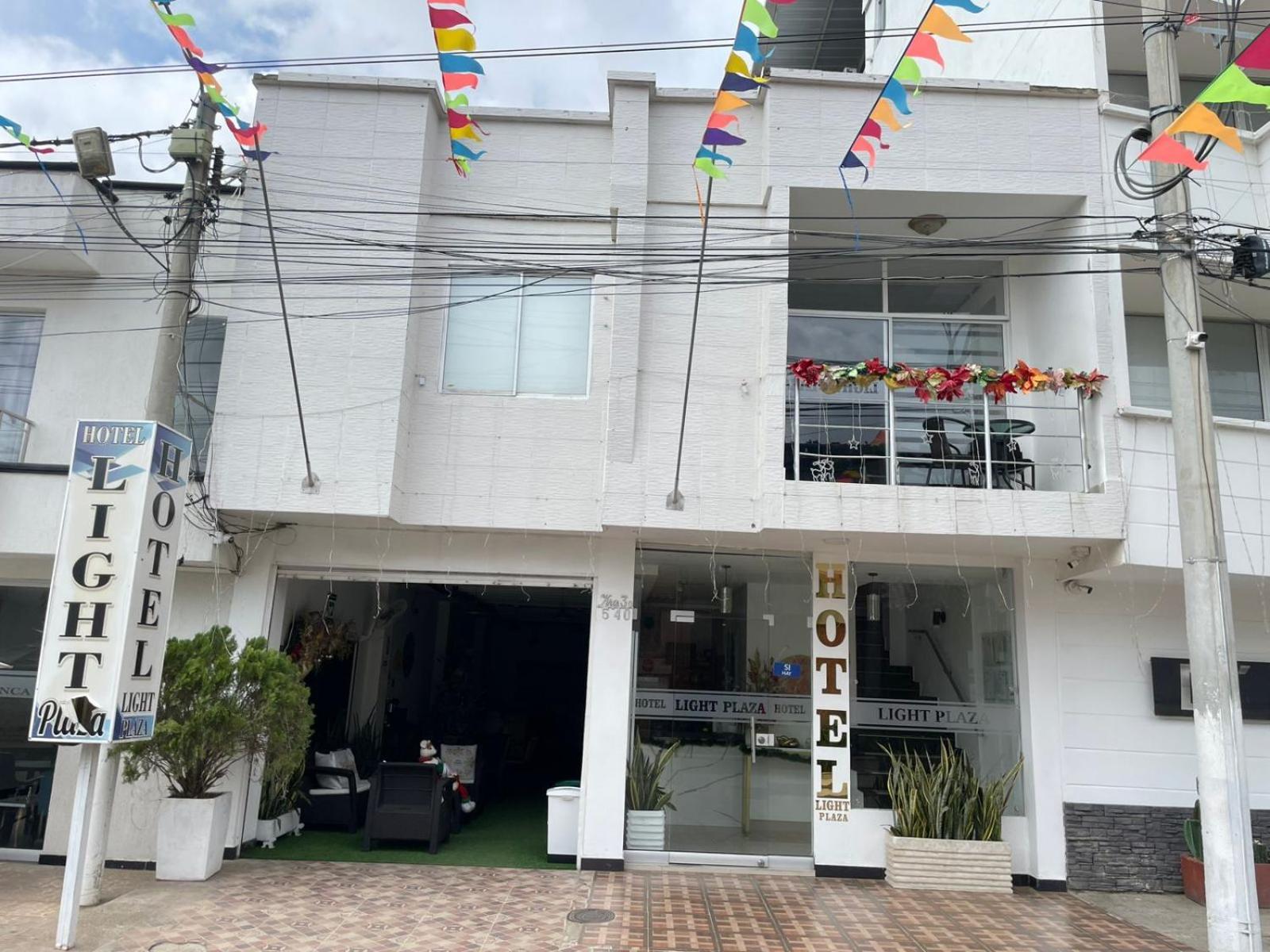 אגוואצ'יקה Hotel Light Plaza מראה חיצוני תמונה
